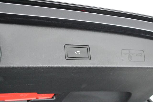 Volkswagen GOLF Variant 1.5 TSI 150pk R-Line Business+ Navigatie Camera Stoelverwarming Keyless