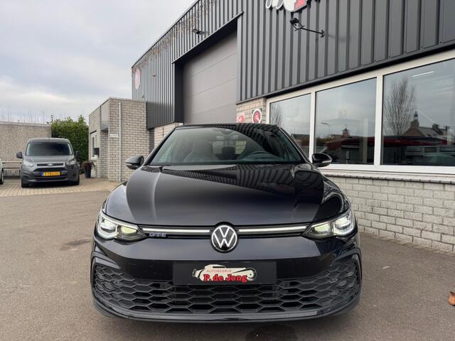 Volkswagen GOLF 1.4 GTE, BlackStyle, Pano, HUD, Trekhaak, Blindspot, Leder, IQ, Stoelverw. Stoelkoeling
