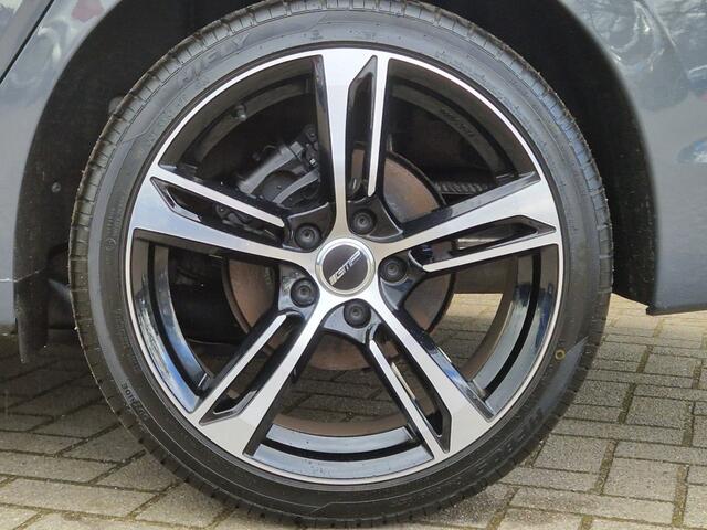 Volkswagen GOLF 1.5 TSI LIFE Bus. Autom. Navi+ Climate DAB Apple Car Trekhaak hydr.