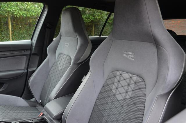 Volkswagen GOLF Variant 1.5 eTSI R-Line Business Digitaal-Dashbord/Ecc/Navi/Cr-Controle/Privacy-Glass/Pdc/Stoelverwarming/18-Inch/Achteruitrijcamera/Apple Carplay/Android Auto/Led