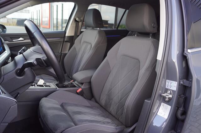 Volkswagen GOLF 1.5 eTSI DSG Style 150pk /Panodak /Camera/Trekhaak afnb./ IQ LED /Navi Pro/ 19 Inch LM