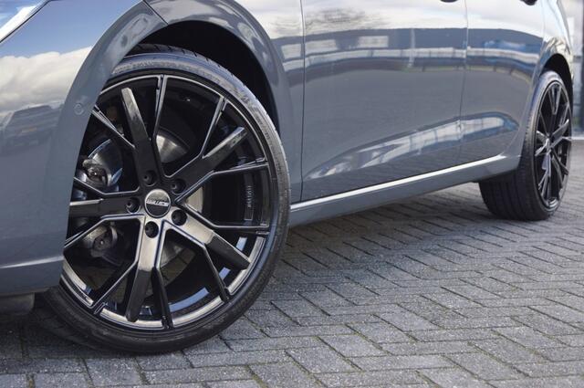 Volkswagen GOLF 1.5 eTSI DSG Style 150pk /Panodak /Camera/Trekhaak afnb./ IQ LED /Navi Pro/ 19 Inch LM