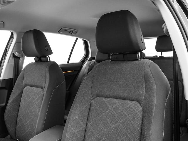 Volkswagen GOLF 1.5 TSI 130pk Life · Apple/Android Car Play · ACC · Stuur- & Stoelverwarming · Trekhaak · Navigatie · Sfeerverlichting · 17"Velgen ·