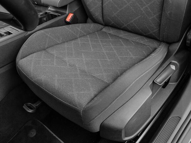 Volkswagen GOLF 1.5 TSI 130pk Life · Apple/Android Car Play · ACC · Stuur- & Stoelverwarming · Trekhaak · Navigatie · Sfeerverlichting · 17"Velgen ·