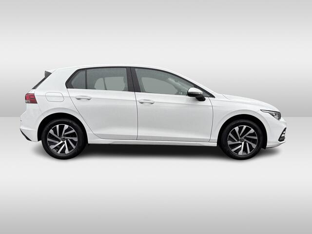 Volkswagen GOLF 1.4 eHybrid 204pk Style DSG Automaat App-connect / Parkeersensoren / Best. stoel el. verst / Keyless / Digital Cockpit Pro