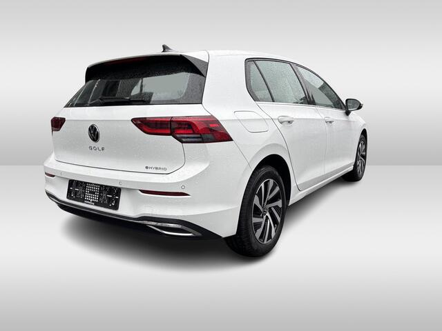 Volkswagen GOLF 1.4 eHybrid 204pk Style DSG Automaat App-connect / Parkeersensoren / Best. stoel el. verst / Keyless / Digital Cockpit Pro
