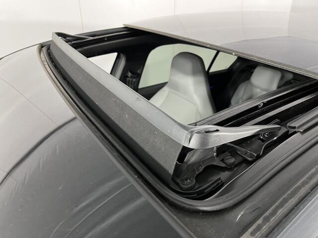 Volkswagen GOLF 1.4 eHybrid GTE / AUTOMAAT/ PANO/ MEMORY SEAT/ LEDER/ NAVI/ APP-CONNECT/ CLIMA/ STOELVERWARMING & VERKOELING/ PARK. SENSOREN + CAMERA