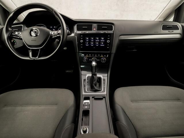 Volkswagen GOLF Variant 1.5 TSI Comfortline Automaat (APPLE CARPLAY, GROOT NAVI, CAMERA, CLIMATE, STOELVERWARMING, SPORTSTOELEN, GETINT GLAS, ADAPTIVE CRUISE, NIEUWE APK, NIEUWSTAAT)