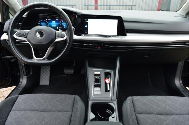 Volkswagen GOLF 1.5 eTSI Style O.a: Stoel+Stuurverw, Haak, Camera, Clima, Carplay, Etc. All-in prijs!