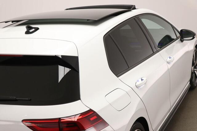 Volkswagen GOLF 1.4 eHybrid GTE | CUSTOM UITLAAT | WINTER / ASSISTENTIE- PACK | PANORAMADAK | TREKHAAK | 18"