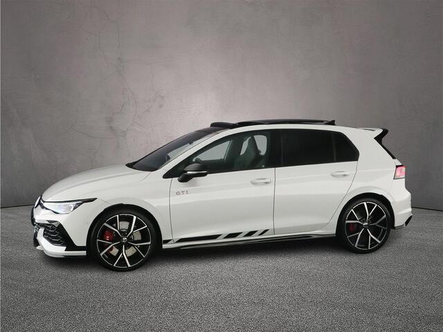 Volkswagen GOLF GTI Clubsport 2.0 TSI 300pk DSG Automaat Panoramadak, Lederen bekleding, Harman Kardon audio, Black style, LED matrix koplampen, Adaptive cruise control