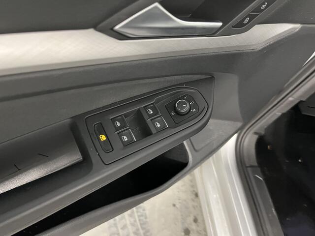 Volkswagen GOLF Variant 1.0 eTSI Life Business / AUTOMAAT/ CRUISE/ CLIMA/ STOELVERWARMING/ NAVI/ APP-CONNECT/ PARK. SENSOREN