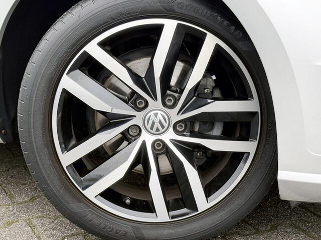 Volkswagen GOLF 1.5 TSI Highline | Pano | ACC | LED | Camera | Keyless
