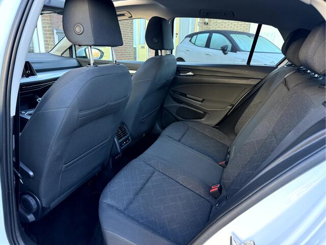 Volkswagen GOLF 1.5 TSI Life Panoramadak, 18''Lmv, IQ Light, Winterpakket