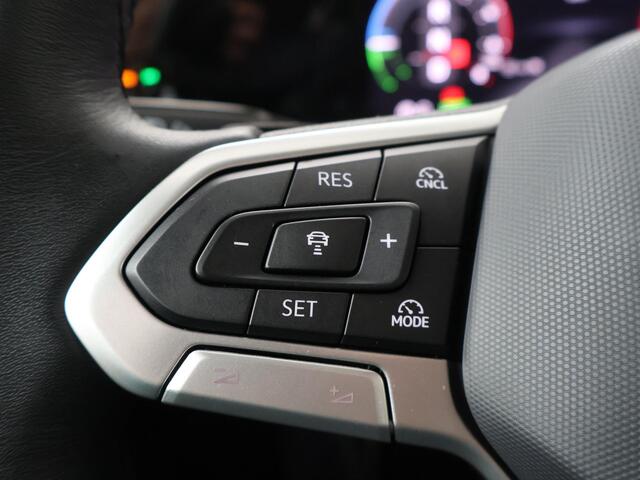 Volkswagen GOLF 1.5 eHybrid Life Edition | 204 PK | SoH100% | Automaat | Panoramadak | Adaptive cruise control | Achteruitrij camera |