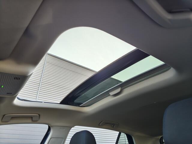 Volkswagen GOLF 1.5 eTSI Style | El. Schuif/Kanteldak | Navi | 360 camera | Sens