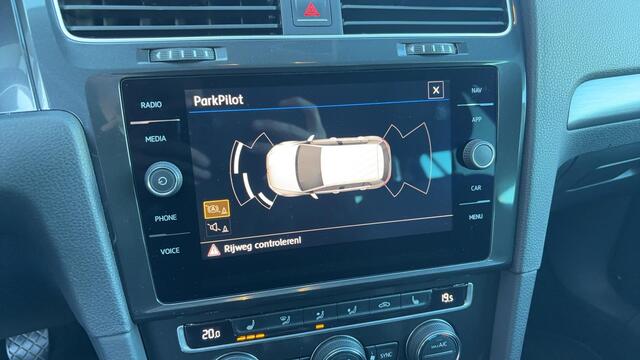 Volkswagen GOLF 1.0 TSI Comfortline Business CARPLAY / STOELVERW / NAVI / CLIMA / PDC / DEALER OH / NL-AUTO