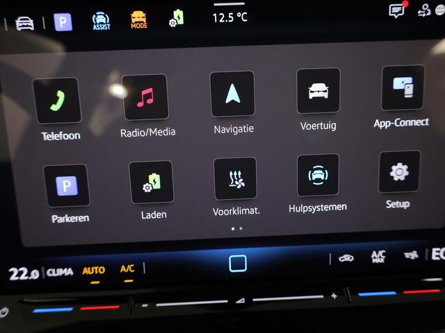 Volkswagen GOLF 1.5 eHybrid Life Edition 204 pk Automaat (DSG) | Verlengde garantie | Navigatie via App | Parkeersensoren (Park assist) | Achteruitrijcamera |