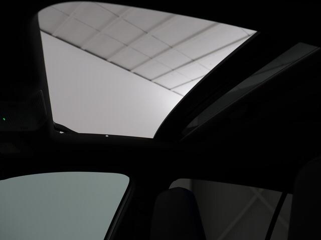 Volkswagen GOLF 1.4 eHybrid GTE | Panoramadak | Stoelverwarming | Adaptive cruise | Carplay | Sfeerverlichting | Keyless | 18'' | Navigatie | Sportstoelen | Parkeerhulp | PHEV | Plug In