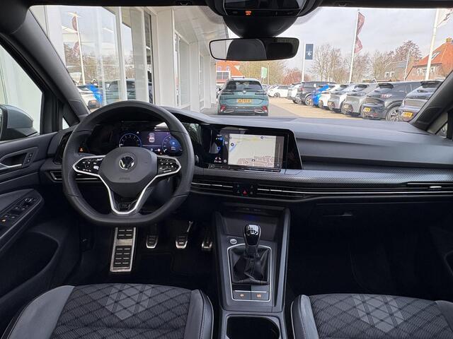 Volkswagen GOLF 1.5 TSI | 150PK | R-Line | Panorama Dak | Stoel & Stuur verwarming | IQ-Light | Apple Carplay | Camera | Navigatie | Climate & Cruise Control |