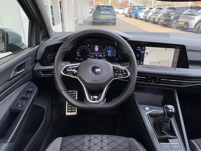 Volkswagen GOLF 1.5 TSI | 150PK | R-Line | Panorama Dak | Stoel & Stuur verwarming | IQ-Light | Apple Carplay | Camera | Navigatie | Climate & Cruise Control |