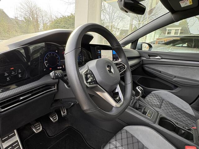 Volkswagen GOLF 1.5 TSI | 150PK | R-Line | Panorama Dak | Stoel & Stuur verwarming | IQ-Light | Apple Carplay | Camera | Navigatie | Climate & Cruise Control |
