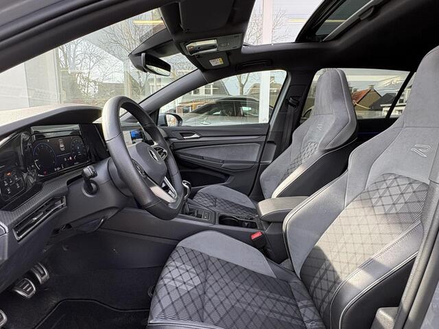 Volkswagen GOLF 1.5 TSI | 150PK | R-Line | Panorama Dak | Stoel & Stuur verwarming | IQ-Light | Apple Carplay | Camera | Navigatie | Climate & Cruise Control |