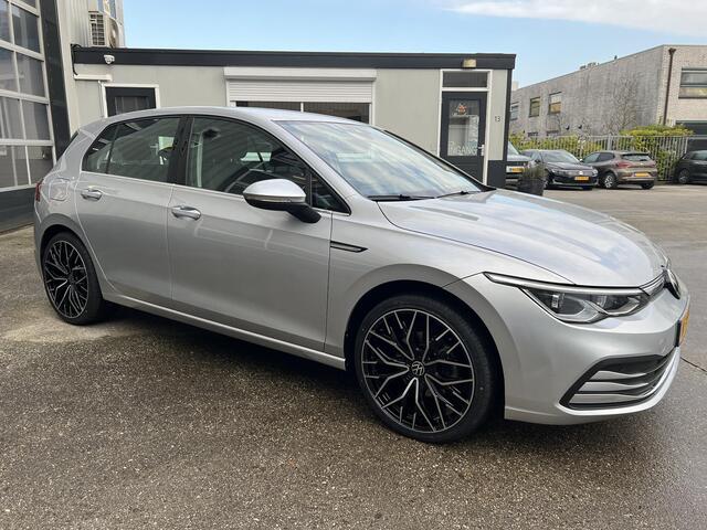 Volkswagen GOLF 1.5 TSI Style GT Stoelverwarming / LED / PDC / 19 inch / Memory stoel