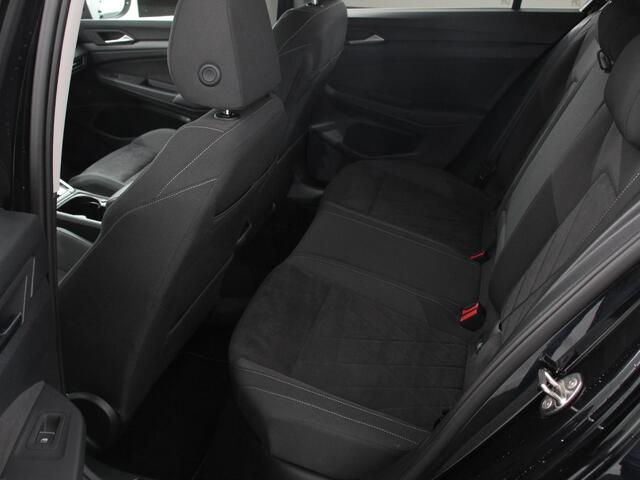 Volkswagen GOLF 1.5 eTSI Style | Navigatie | DAB | Camera | Lane Assist | LED | Adaptive Cruise Control | Keyless Go | Stoelverwarming |