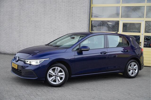 Volkswagen GOLF 1.5 TSI 5drs Life Business BJ2020 Lmv 16" | Led V+A | Pdc | Navi | Keyless entry | Achteruitrijcamera | App-Connect | Virtual cockpit | Dashboard verlichting | Climate control | Cruise control | Sportstoelen | Verwarmde voorstoelen | Elek. Be stoel+Mem