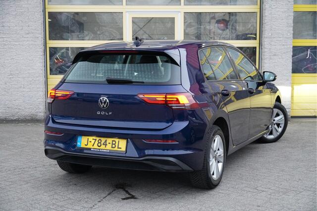 Volkswagen GOLF 1.5 TSI 5drs Life Business BJ2020 Lmv 16" | Led V+A | Pdc | Navi | Keyless entry | Achteruitrijcamera | App-Connect | Virtual cockpit | Dashboard verlichting | Climate control | Cruise control | Sportstoelen | Verwarmde voorstoelen | Elek. Be stoel+Mem