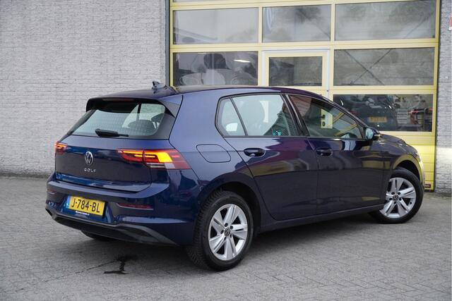 Volkswagen GOLF 1.5 TSI 5drs Life Business BJ2020 Lmv 16" | Led V+A | Pdc | Navi | Keyless entry | Achteruitrijcamera | App-Connect | Virtual cockpit | Dashboard verlichting | Climate control | Cruise control | Sportstoelen | Verwarmde voorstoelen | Elek. Be stoel+Mem