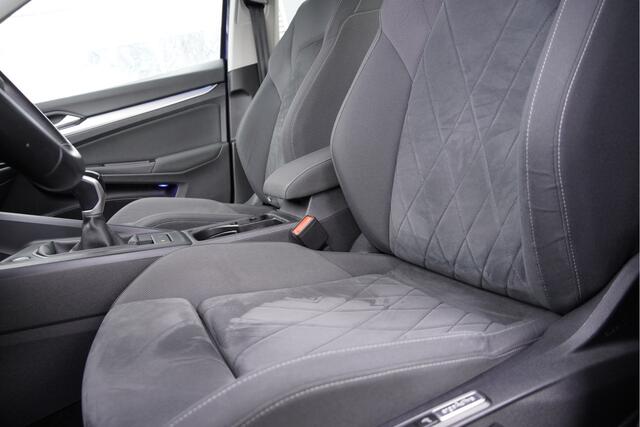 Volkswagen GOLF 1.5 TSI 5drs Life Business BJ2020 Lmv 16" | Led V+A | Pdc | Navi | Keyless entry | Achteruitrijcamera | App-Connect | Virtual cockpit | Dashboard verlichting | Climate control | Cruise control | Sportstoelen | Verwarmde voorstoelen | Elek. Be stoel+Mem