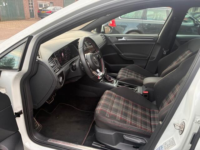 Volkswagen GOLF 2.0 TSI GTI PERFORMANCE! ADAP.CRUISE/VIRTUAL DASH/CARPLAY