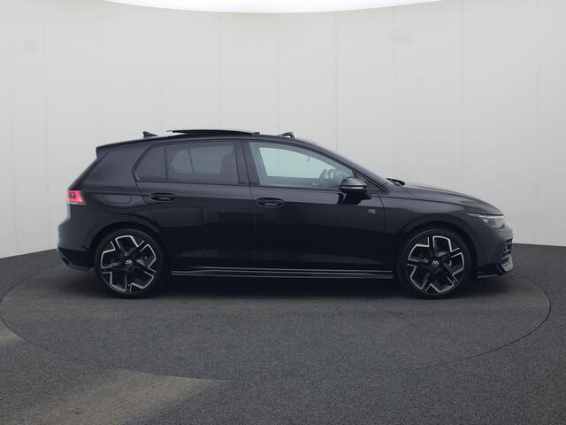 Volkswagen GOLF 1.5eTSI/150PK R-Line Black Style Edition DSG · Panoramadak · Camera + Parkeersensoren · Stoel- & stuurverwarming · Garantie t/m december 2026