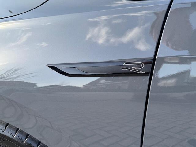 Volkswagen GOLF 1.5 eTSI R-Line | DSG | Schuifdak | IO/Light | Black style | Harman Kardon