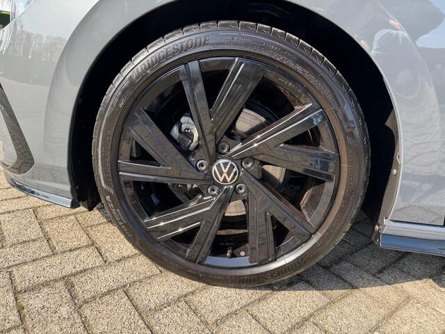 Volkswagen GOLF 1.5 eTSI R-Line | DSG | Schuifdak | IO/Light | Black style | Harman Kardon