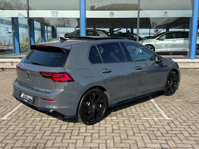 Volkswagen GOLF 1.5 eTSI R-Line | DSG | Schuifdak | IO/Light | Black style | Harman Kardon