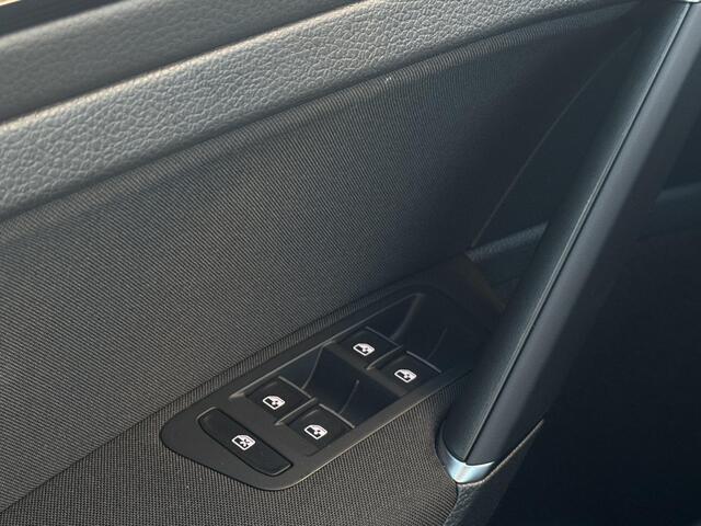 Volkswagen GOLF 1.5 TSI Highline NL-AUTO | DEALER ONDERHOUDEN | PANODAK | TREKHAAK