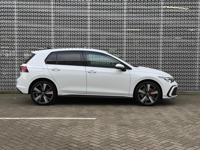 Volkswagen GOLF 1.4 eHybrid 245pk DSG GTE / Virtual Cockpit / 18" LMV / Navi / Stuur en Stoelverwarming / LED