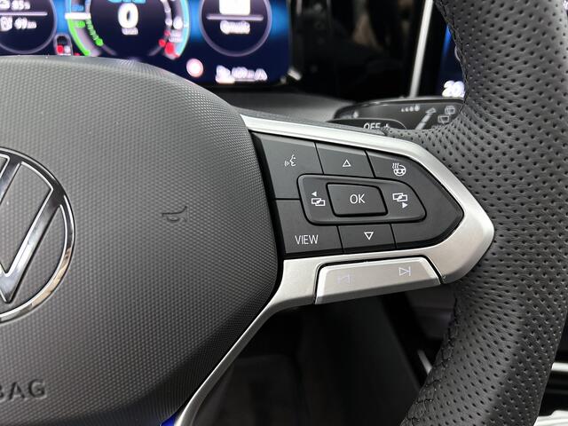 Volkswagen GOLF 1.5 eHybrid GTE Blackstyle, Pano, 19" Carplay, 360* Camera