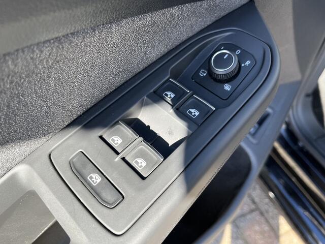 Volkswagen GOLF 1.5 eHybrid Life Edition / FABRIEKSGARANTIE TOT 06-2029/ AUTOMAAT/ CRUISE/ APP-CONNECT/ PARK. SENSOREN + CAMERA/ STOELVERWARMING/ CLIMA
