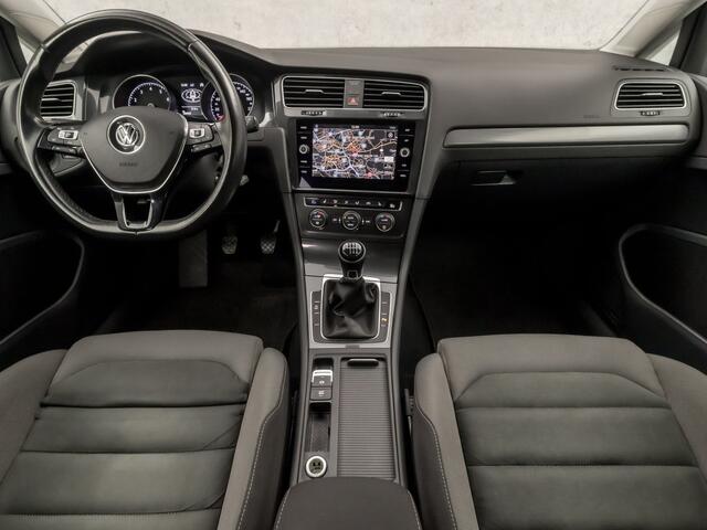 Volkswagen GOLF Variant 1.0 TSI Sportline Automaat (APPLE CARPLAY, GROOT NAVI, CLIMATE, STOELVERWARMING, SPORTSTOELEN, PARKEERSENSOREN, ADAPTIVE CRUISE, LM VELGEN, NIEUWSTAAT)