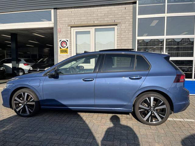 Volkswagen GOLF 1.5 eHybrid Life Edition / GARANTIE TM 06-2029/ AUTOMAAT/ PANODAK/ KEYLESS/ CRUISE/ APP-CONNECT/ PARK. SENSOREN + CAMERA/ CLIMA/ STOELVERWARMING