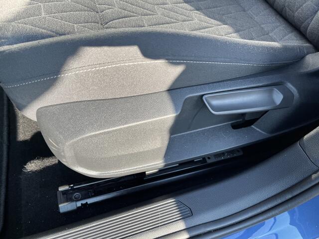 Volkswagen GOLF 1.5 eHybrid Life Edition / GARANTIE TM 06-2029/ AUTOMAAT/ PANODAK/ KEYLESS/ CRUISE/ APP-CONNECT/ PARK. SENSOREN + CAMERA/ CLIMA/ STOELVERWARMING