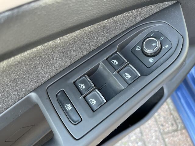 Volkswagen GOLF 1.5 eHybrid Life Edition / GARANTIE TM 06-2029/ AUTOMAAT/ PANODAK/ KEYLESS/ CRUISE/ APP-CONNECT/ PARK. SENSOREN + CAMERA/ CLIMA/ STOELVERWARMING