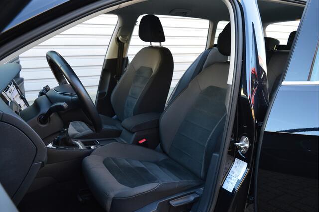 Volkswagen GOLF Variant 1.5 TSI Highline O.a: Alcantara, PDC, Carplay, ACC, Clima, DAB, Etc. All-in prijs!