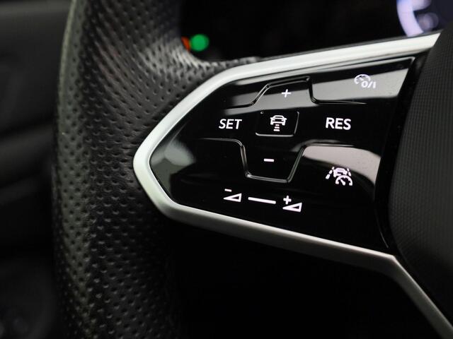 Volkswagen GOLF 1.5TSI/130PK R-Line · Panoramadak · Camera · Apple/Android Car Play