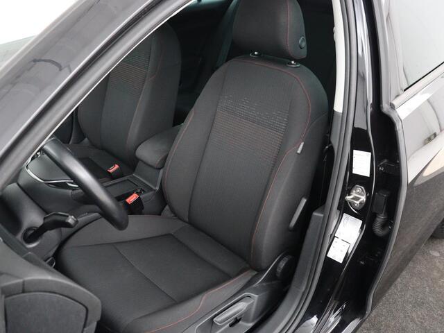 Volkswagen GOLF 1.0 TSI Comfortline Sound | Stoelverwarming | Trekhaak | Carplay | Adaptive cruise | Navigatie | Climate control | Parkeerhulp | Bluetooth