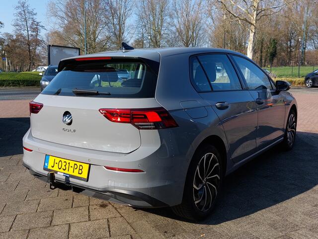 Volkswagen GOLF 1.5 TSI 131pk Life Business | Navi | Apple Carplay | Clima | Adap.Cruise | Led Koplampen | Dodehoek+Rijstrooksensor | Stoel+Stuurwielverwarming | Pdc V+A+Assist+Camera | 17''lm | Trekhaak